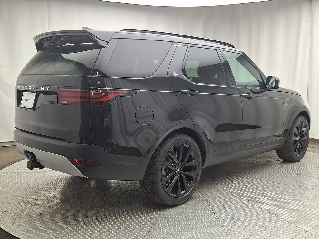 Thumbnail: 2026 Land Rover Discovery - 3