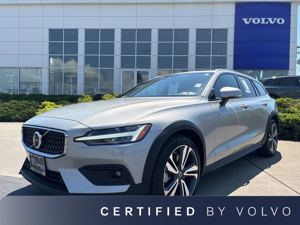 Silver Dawn Metallic 2025 Volvo V60 Cross Country B5 Plus AWD Wagon All-Wheel Drive Automatic