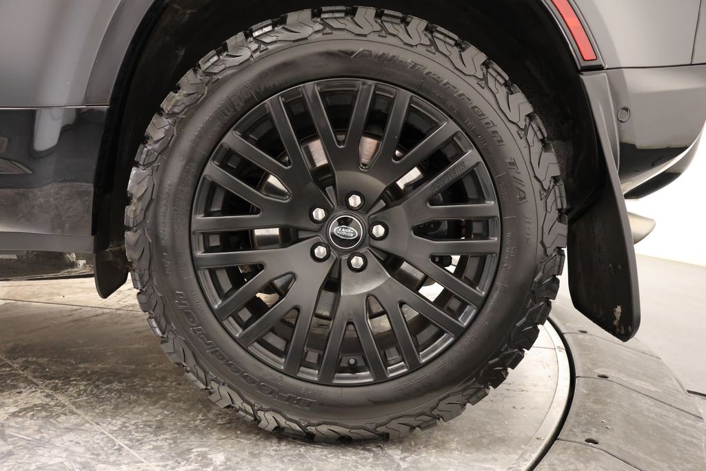 Thumbnail: 2023 Land Rover Defender - 10