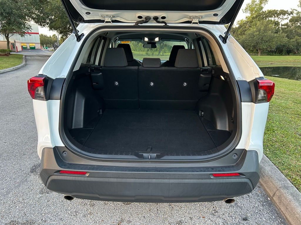 Thumbnail: 2022 Toyota RAV4 - 9