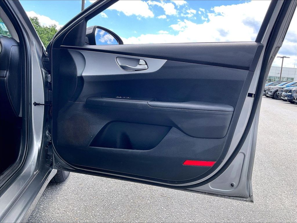 2024 Kia Forte — photo 11