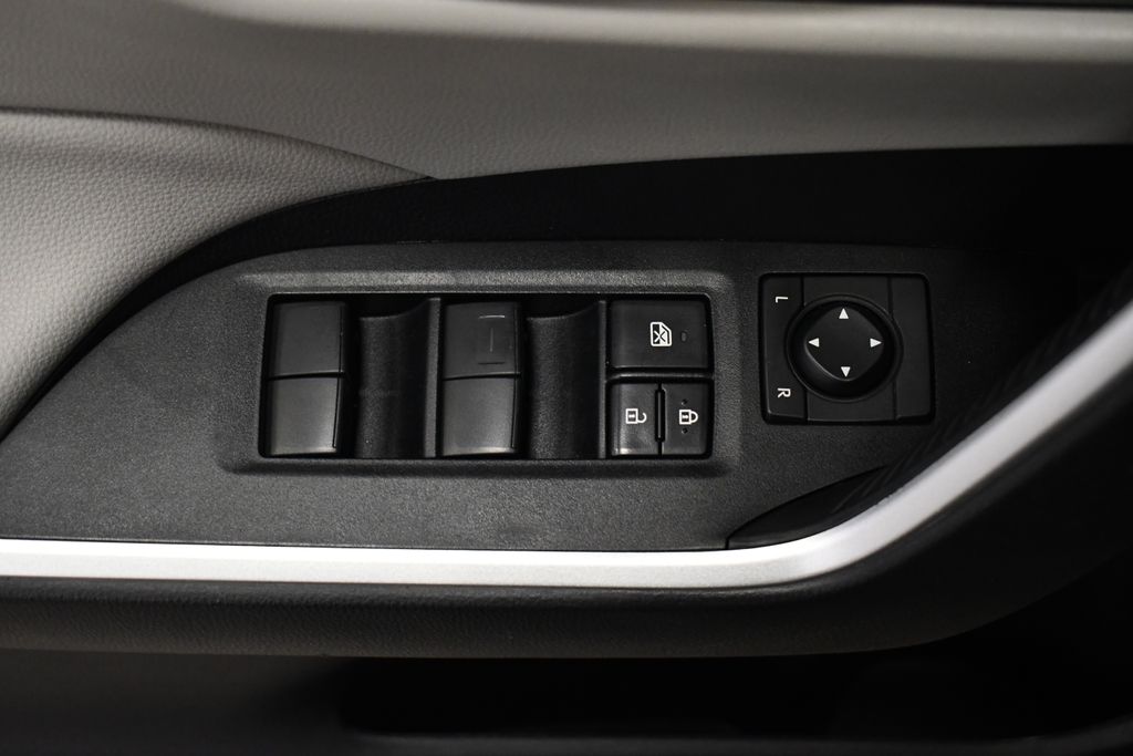 Thumbnail: 2021 Toyota RAV4 - 17