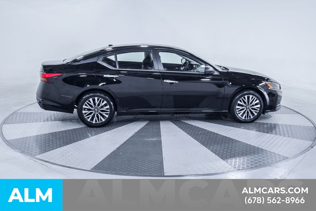 Used 2025 Black Nissan 2.5 SV image 11