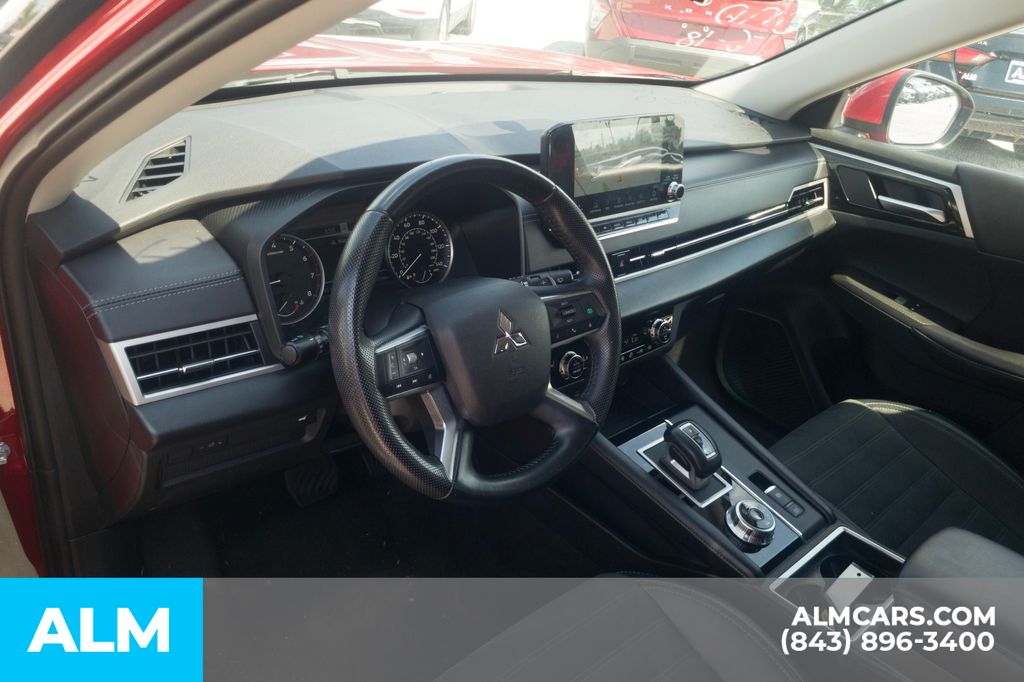 Used 2024 Black Mitsubishi SE image 5