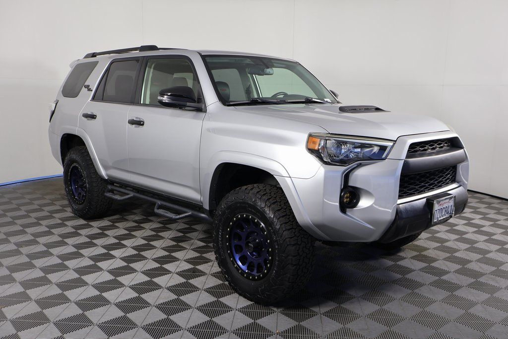 Thumbnail: 2017 Toyota 4Runner - 3