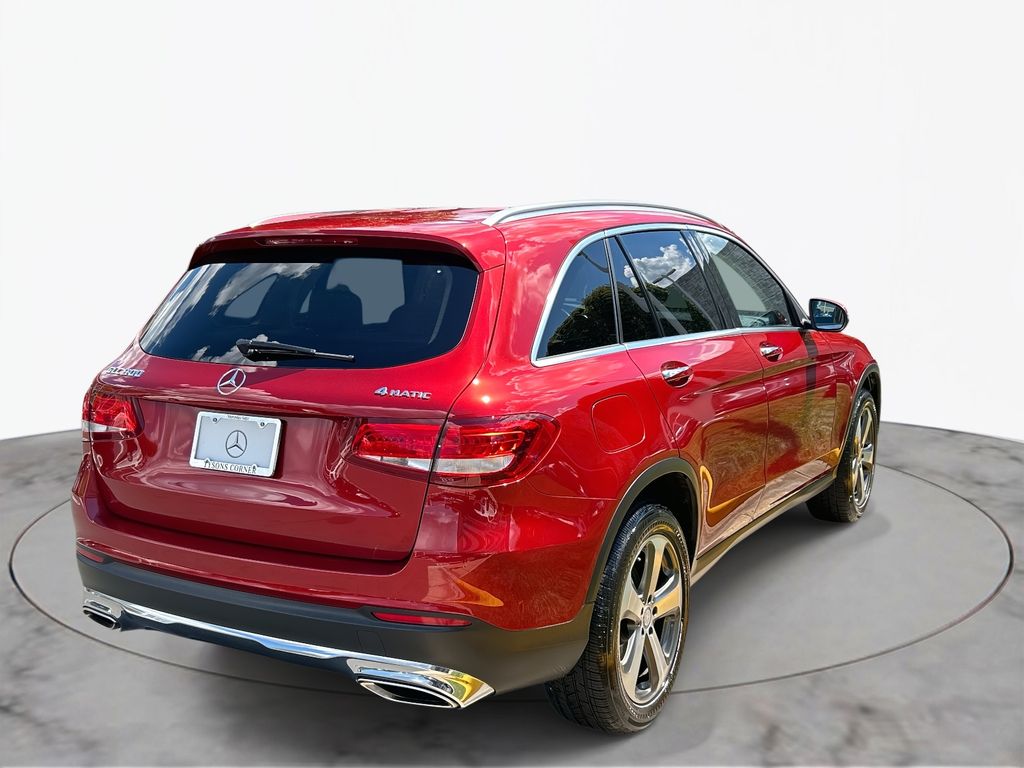Thumbnail: 2016 Mercedes-Benz GLC - 8