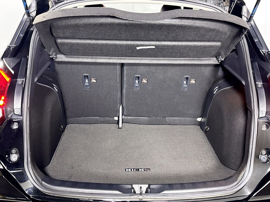 2021 Nissan Kicks SR