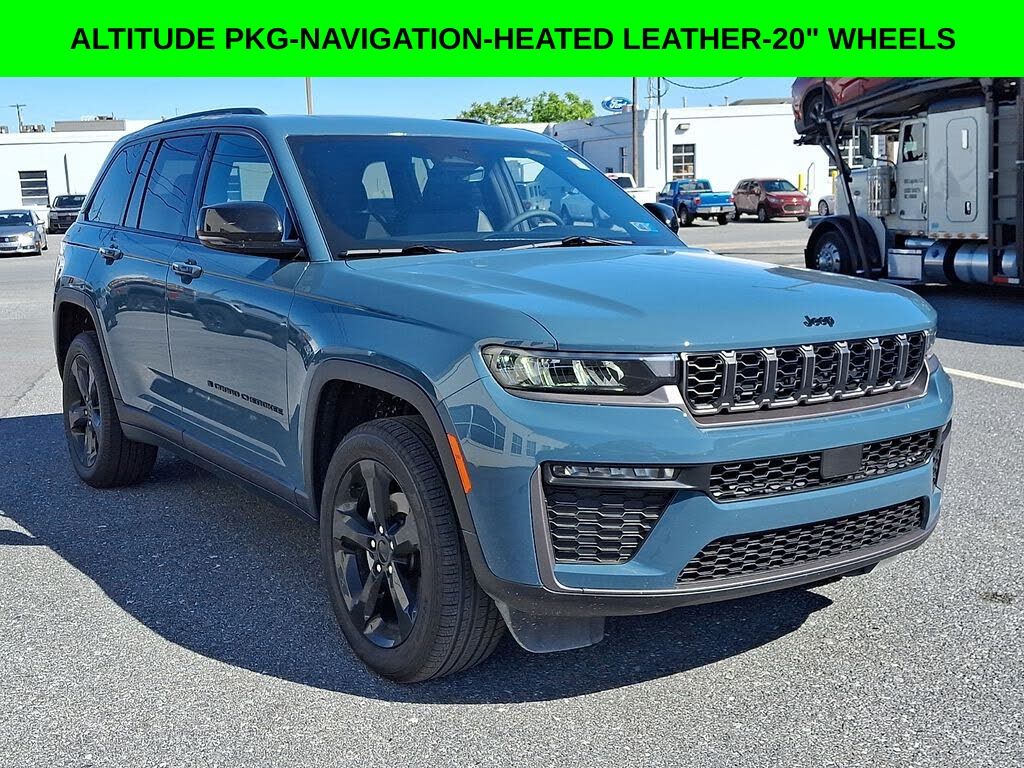 Gray (Steel Blue) 2027 Jeep Grand Cherokee SUV / Crossover 4X2 8-Speed Automatic