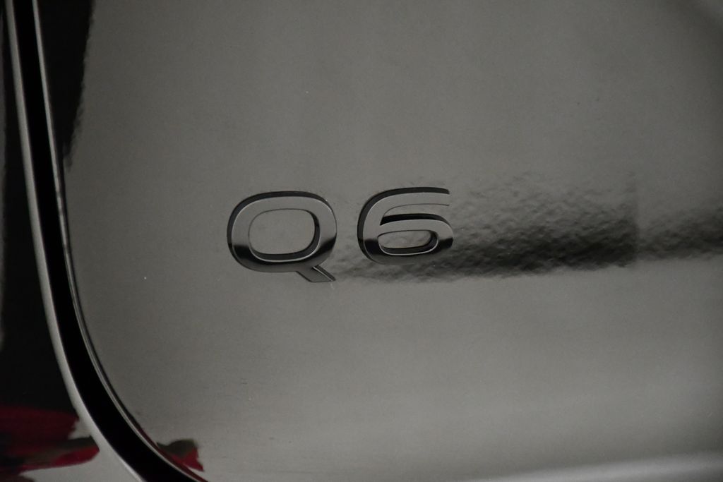 Thumbnail: 2025 Audi Q6 e-tron - 9