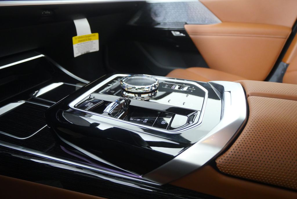 Thumbnail: 2026 BMW i7 - 24