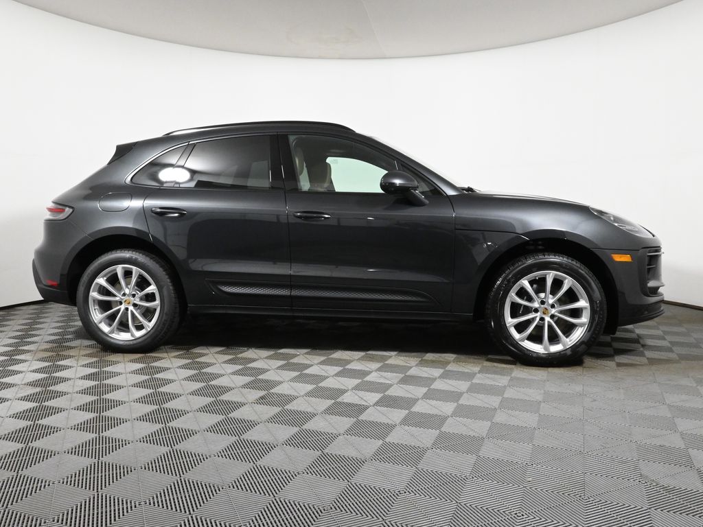 Thumbnail: 2025 Porsche Macan - 8