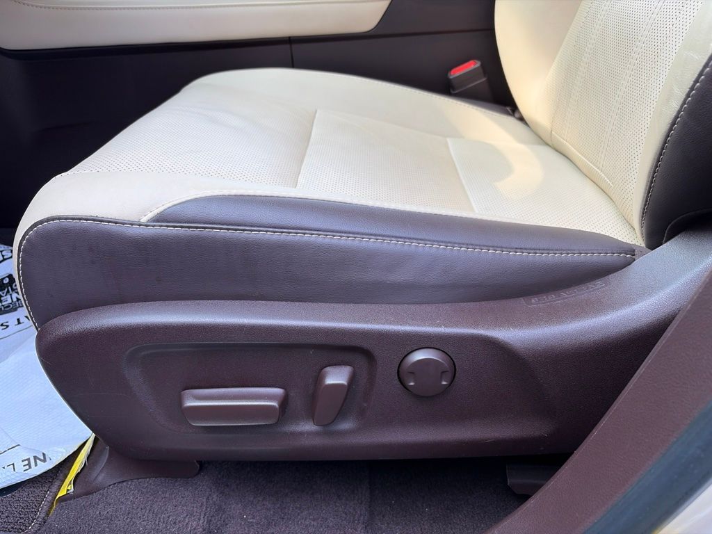 Used 2019 Beige Lexus 350 image 13