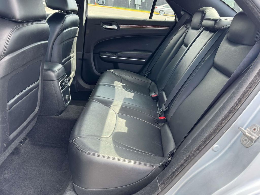 2013 Chrysler 300 Base - Photo 15