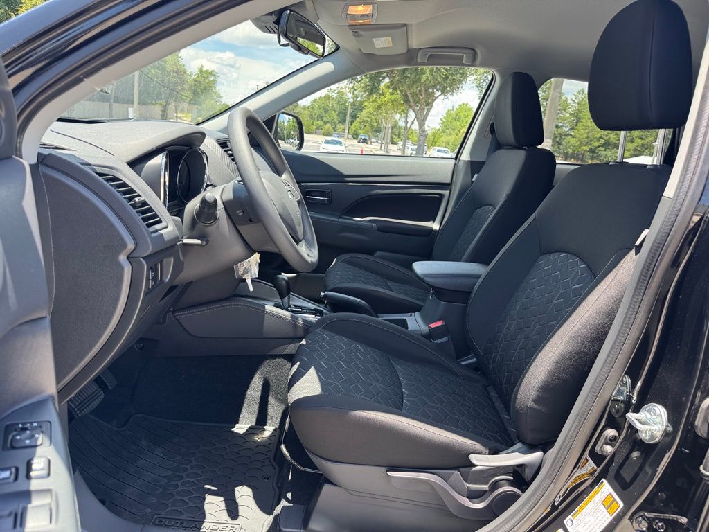 2025 Mitsubishi Outlander Sport ES photo 9