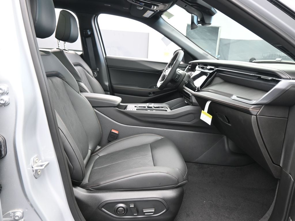 New 2026 Silver Zynith Clearcoat Jeep Overland image 44