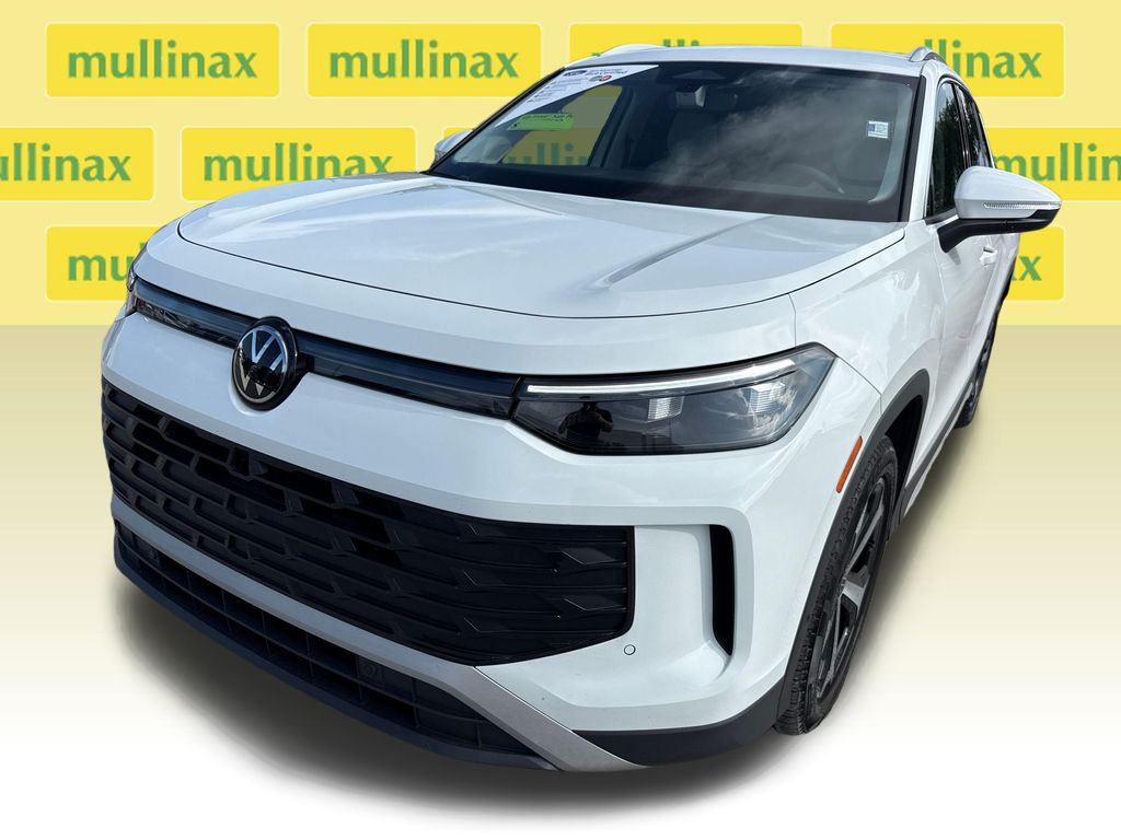 Certified Used 2025  Volkswagen 2.0T SE image 9