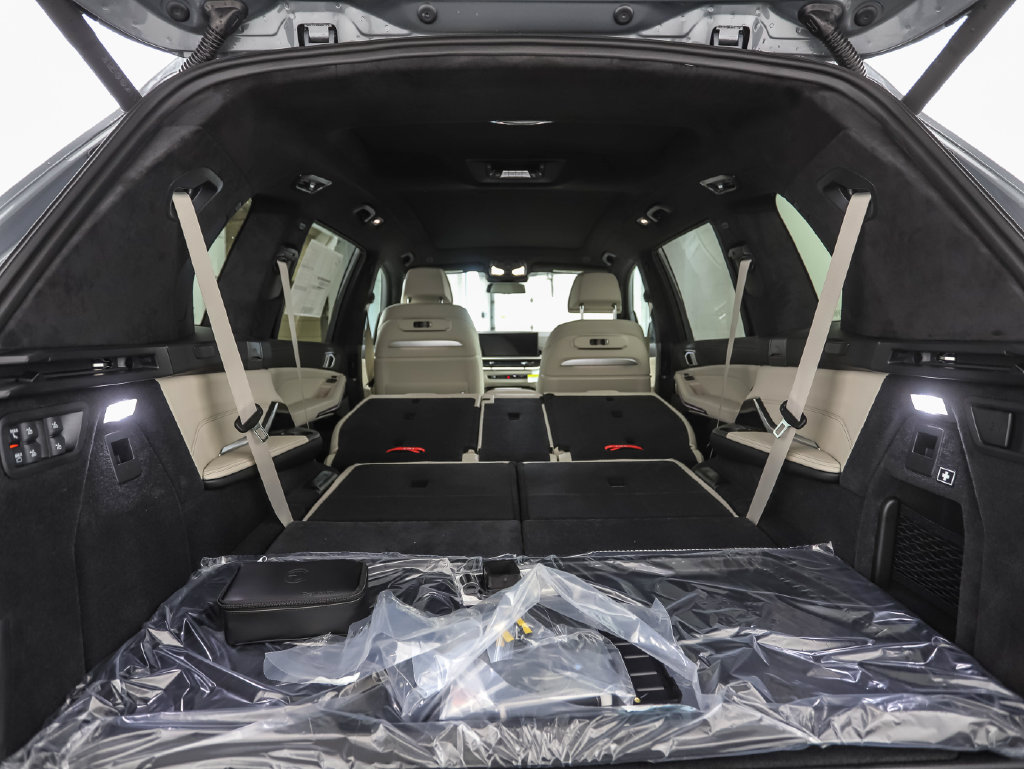 Thumbnail: 2027 BMW X7 - 30