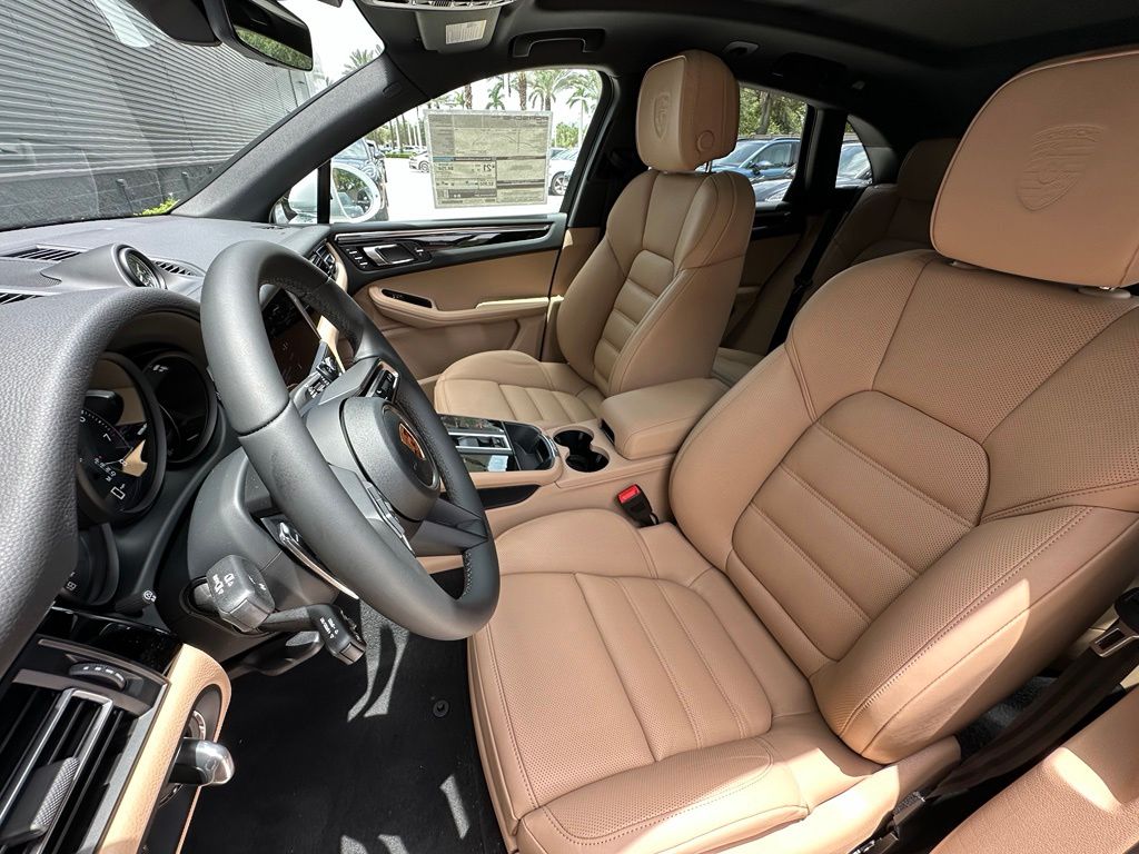 Thumbnail: 2026 Porsche Macan - 5