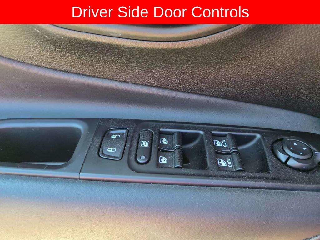 Certified Used 2020 Colorado Red Clearcoat Jeep Latitude image 10