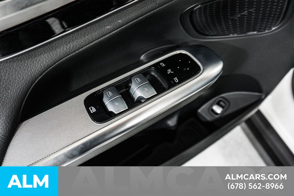 Used 2025 White Mercedes-Benz GLC 300 image 42