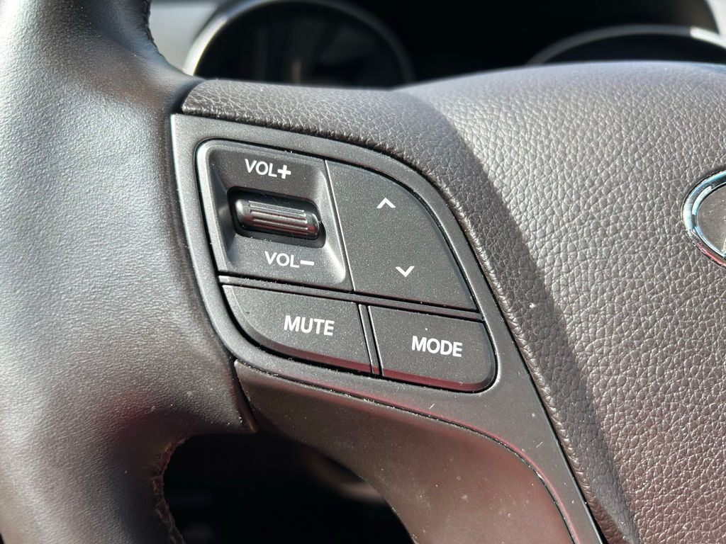 Thumbnail: 2013 Hyundai Santa Fe - 20