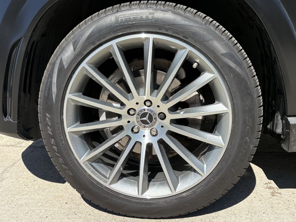 Used 2022 Obsidian Black Metallic Mercedes-Benz GLE 350 image 9