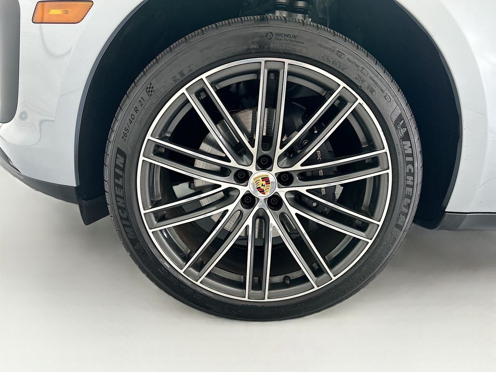 Thumbnail: 2025 Porsche Macan - 30