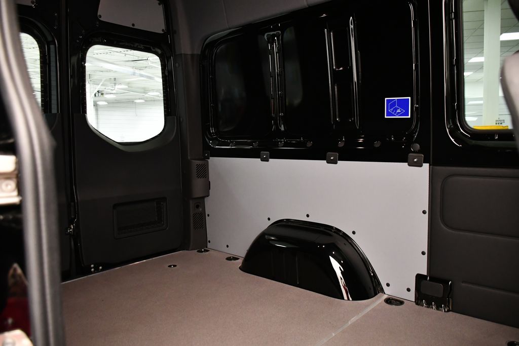 Thumbnail: 2025 Mercedes-Benz Sprinter - 32