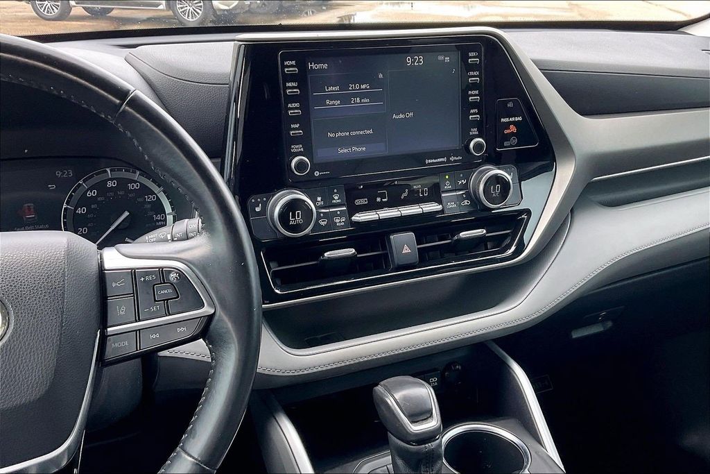 Used 2021 Toyota Highlander XLE 4D Sport Utility