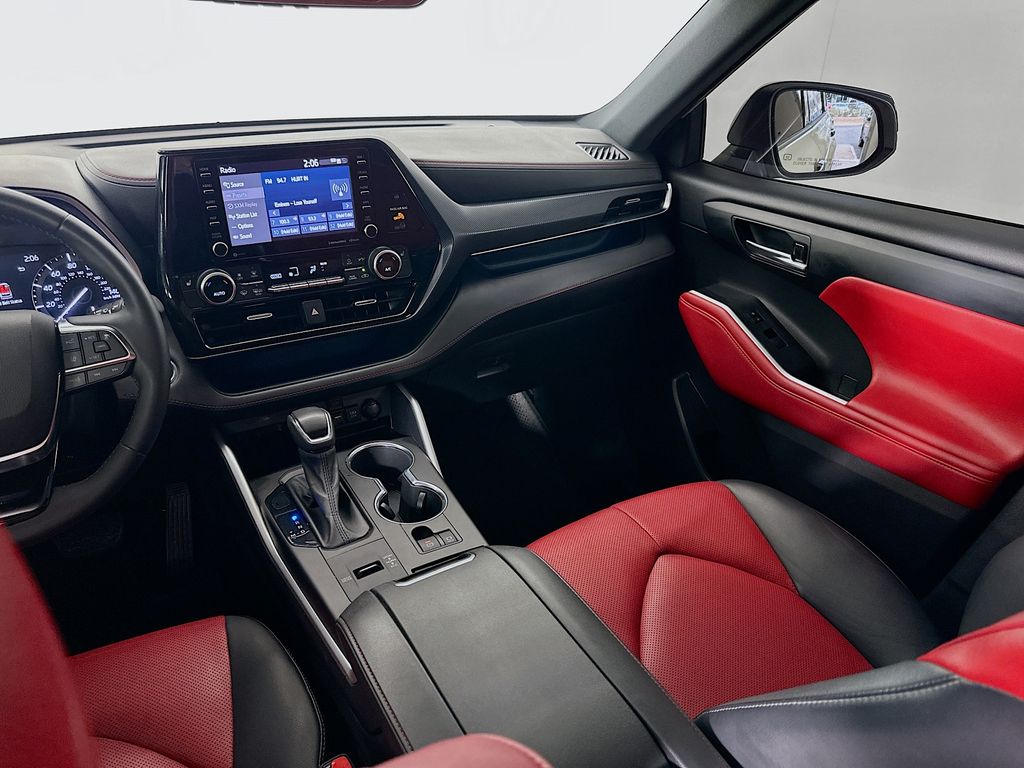 Thumbnail: 2021 Toyota Highlander - 24