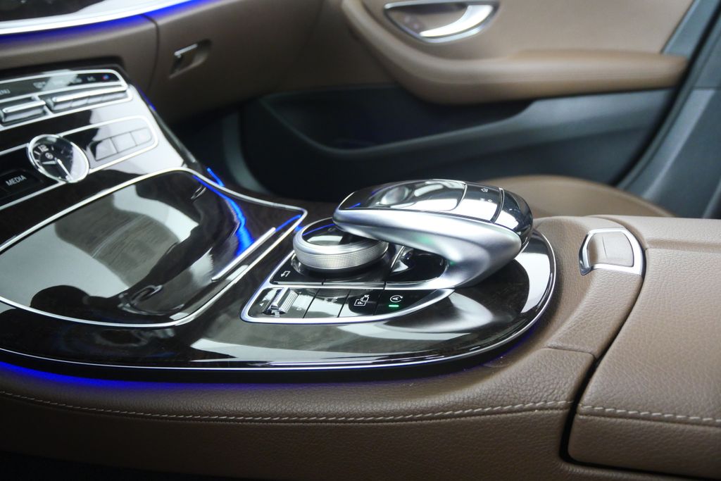 Thumbnail: 2019 Mercedes-Benz E-Class - 24