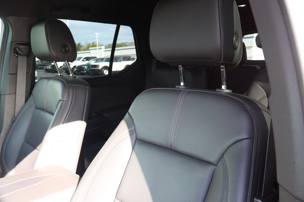 Thumbnail: 2023 Chevrolet Traverse - 10