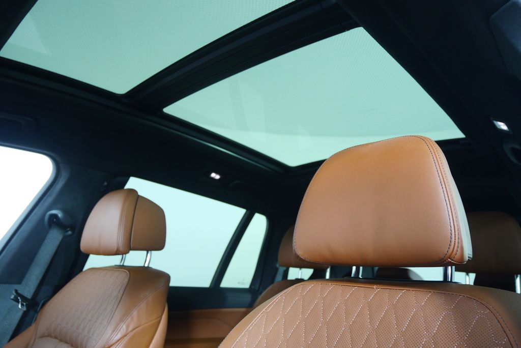 Thumbnail: 2024 BMW X7 - 12