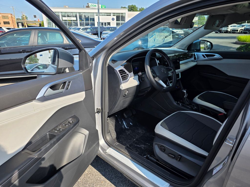 2026 Volkswagen Taos 1.5T SE - 9