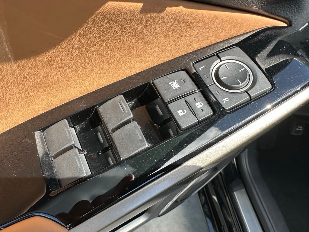 Thumbnail: 2019 Lexus IS - 14