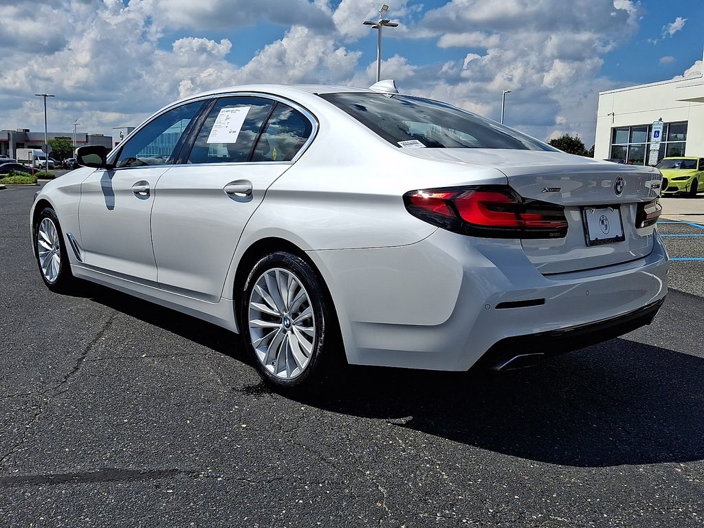 Thumbnail: 2023 BMW 5 Series - 6