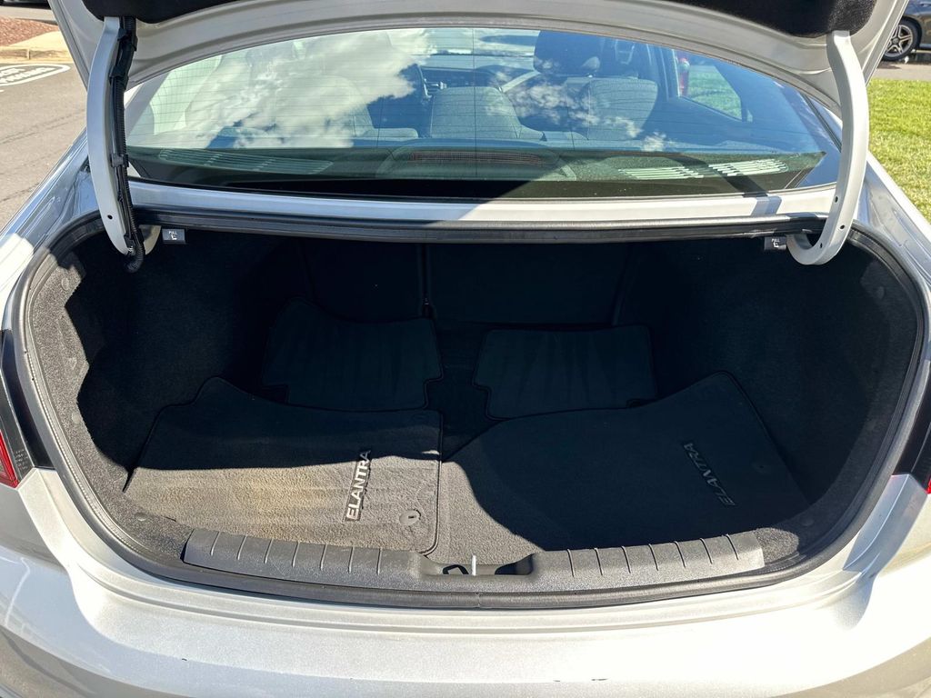 Thumbnail: 2019 Hyundai Elantra - 26