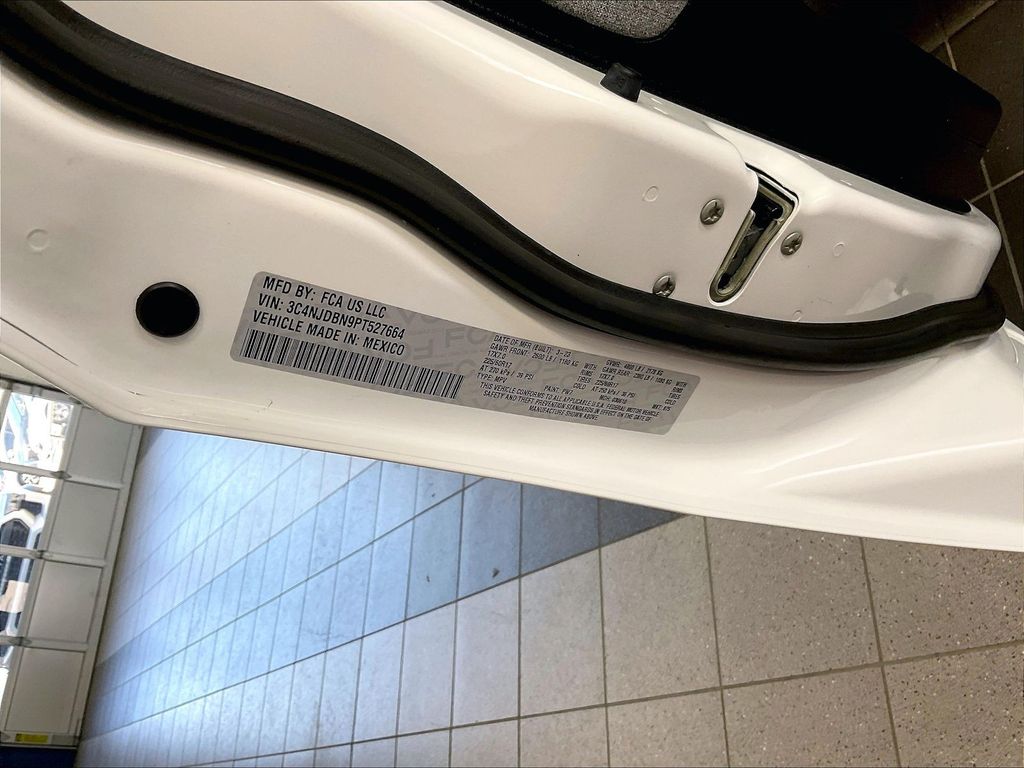 2023 Jeep Compass — photo 34