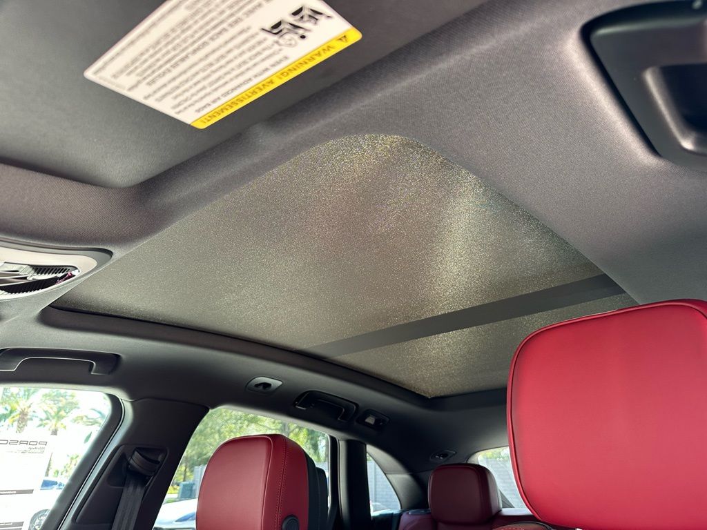 Thumbnail: 2026 Porsche Macan - 23