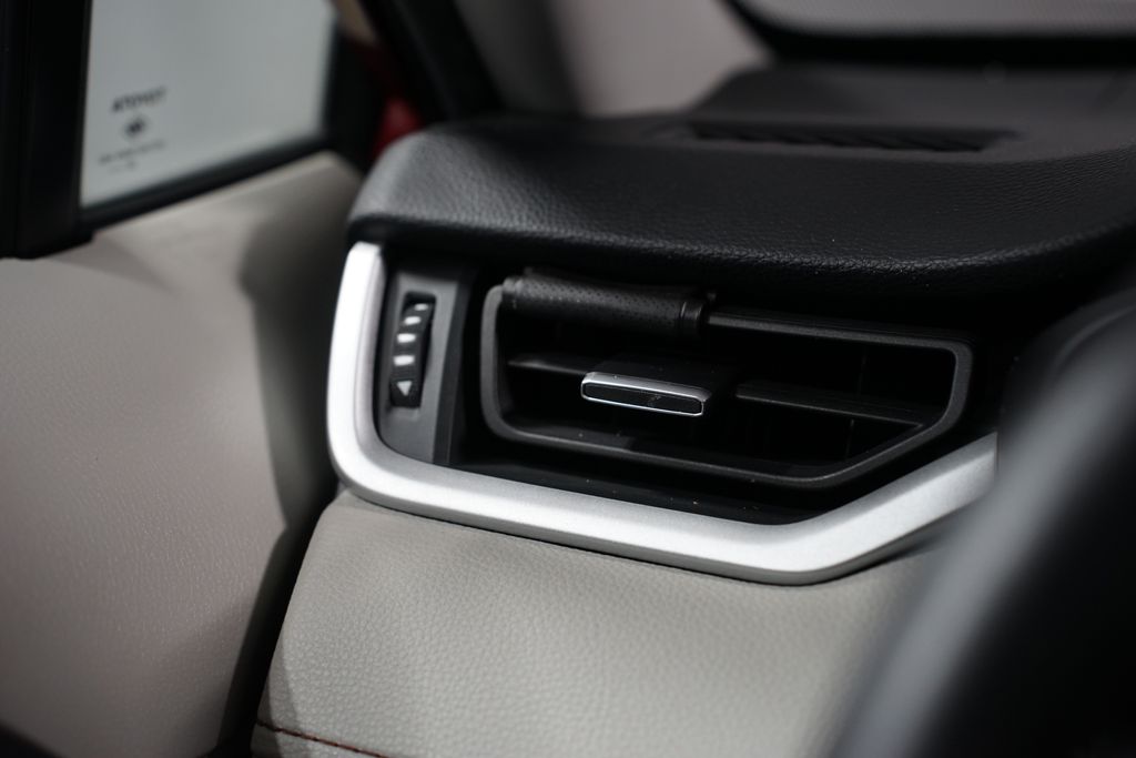 Thumbnail: 2021 Toyota RAV4 - 24