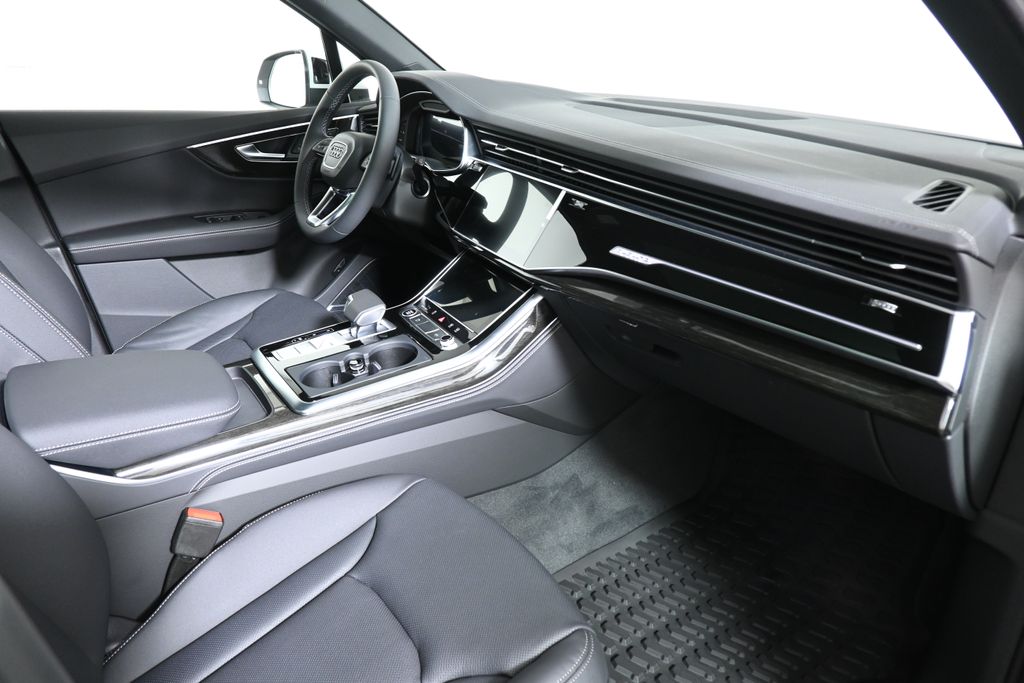 Thumbnail: 2026 Audi Q7 - 20