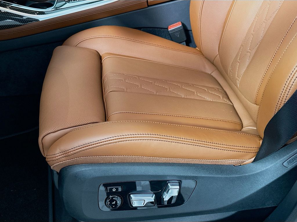 Thumbnail: 2026 BMW X7 - 21