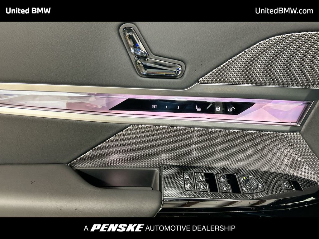 2025 BMW 7 Series 740i 12