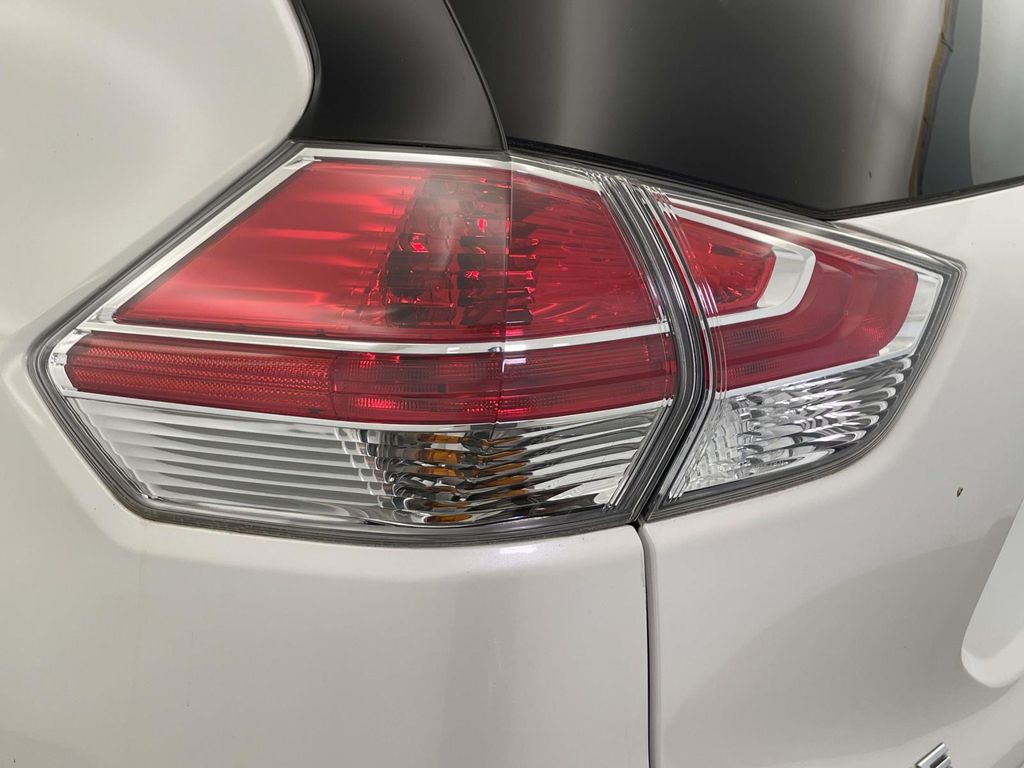 2016 Nissan Rogue SV White at Grove City Ford