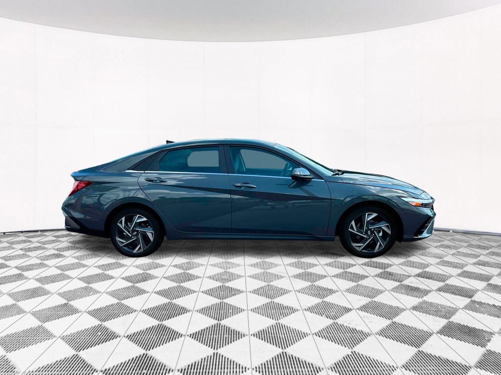 2025 Hyundai Elantra Limited 9