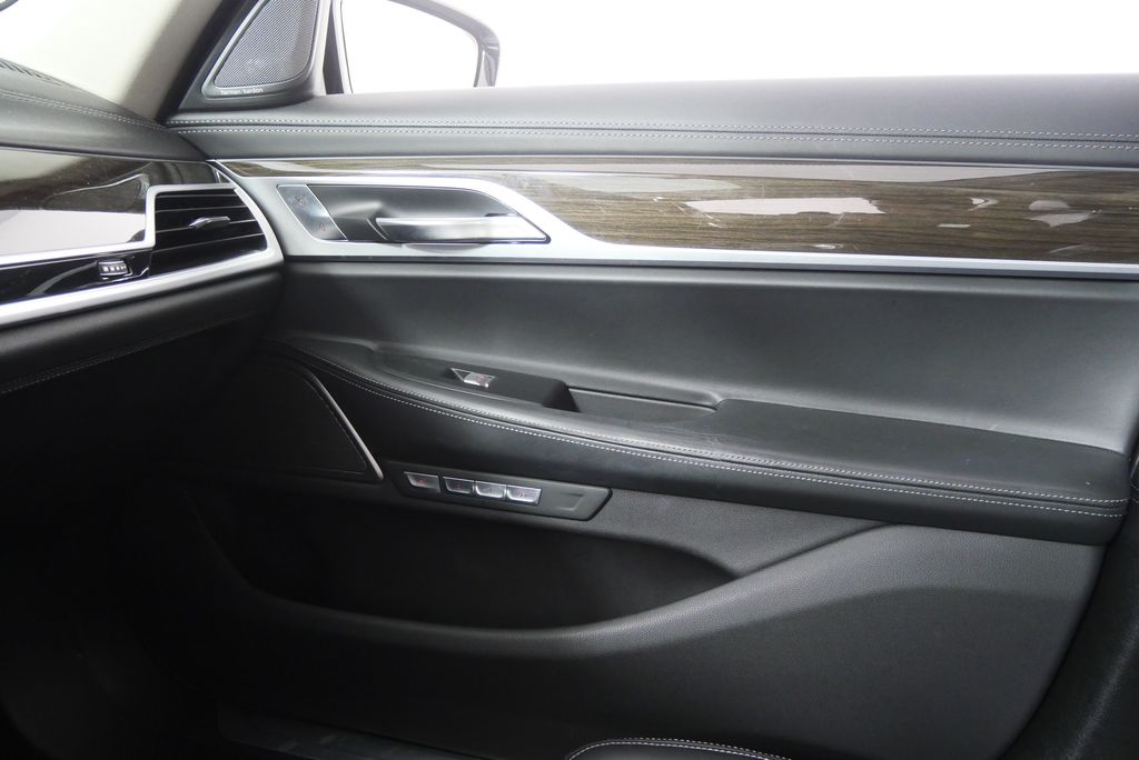 Thumbnail: 2017 BMW 7 Series - 30