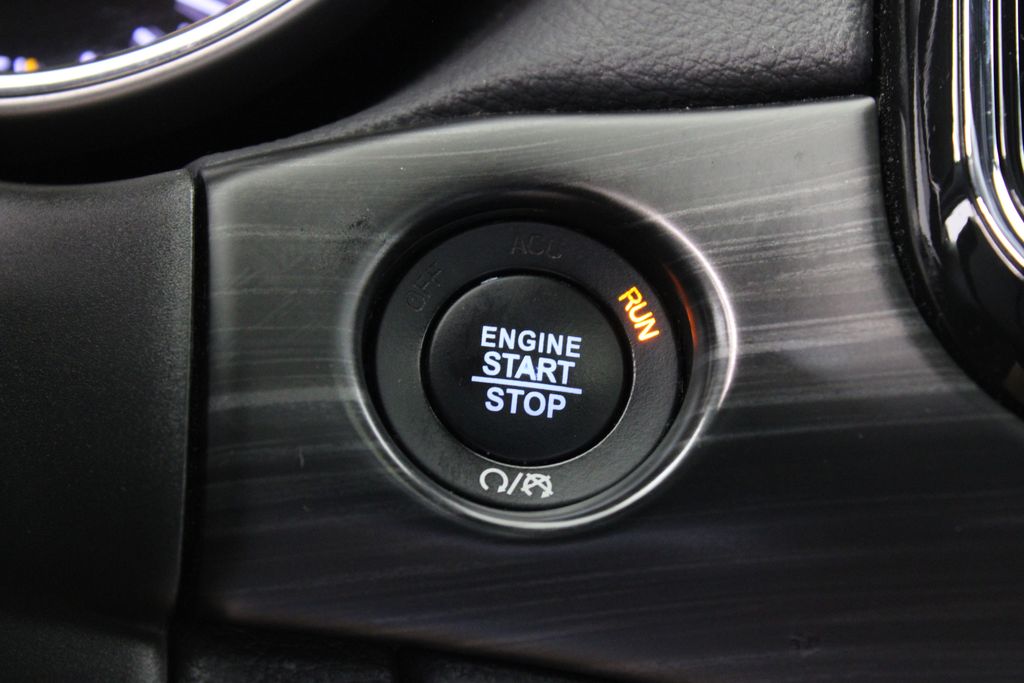 used 2022 Jeep Grand Cherokee WK car, priced at $26,499