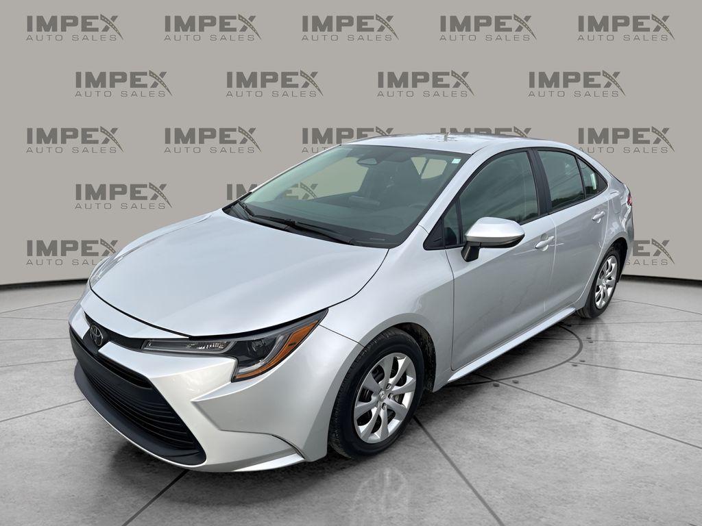 2025 Toyota Corolla LE's photo