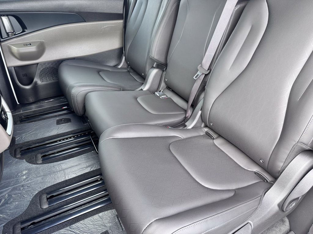 New 2026 Kia Carnival MPV Van