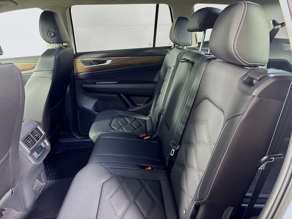 2025 Volkswagen Atlas 2.0T SE